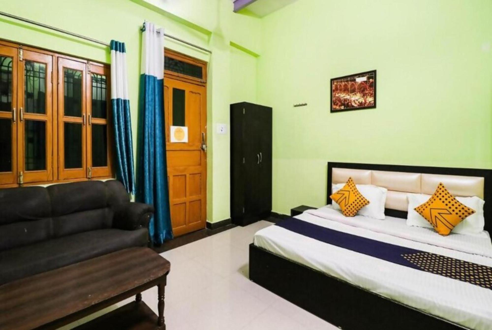 Hotel Grg H R Near Dashashwamedh Ghat 3*