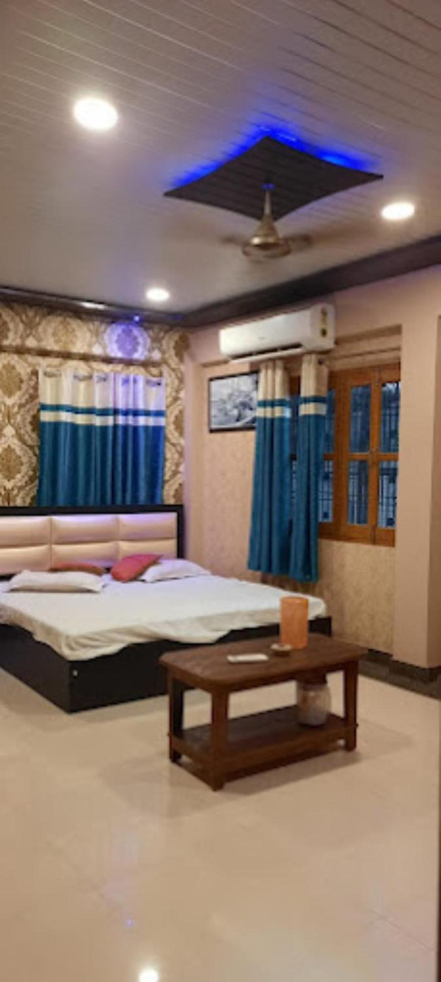Hotel Grg H R Near Dashashwamedh Ghat