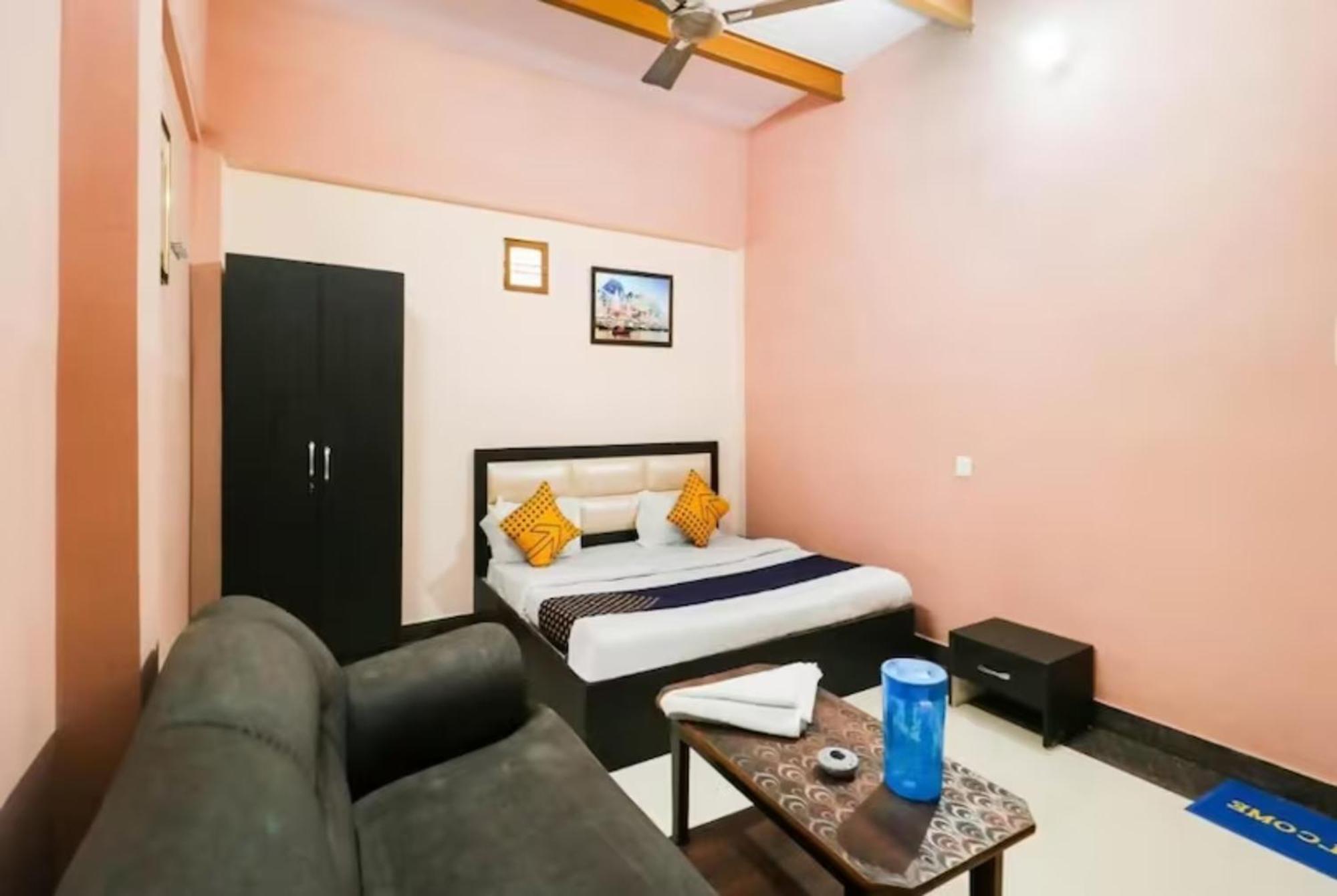 Grg H R Near Dashashwamedh Ghat 3*