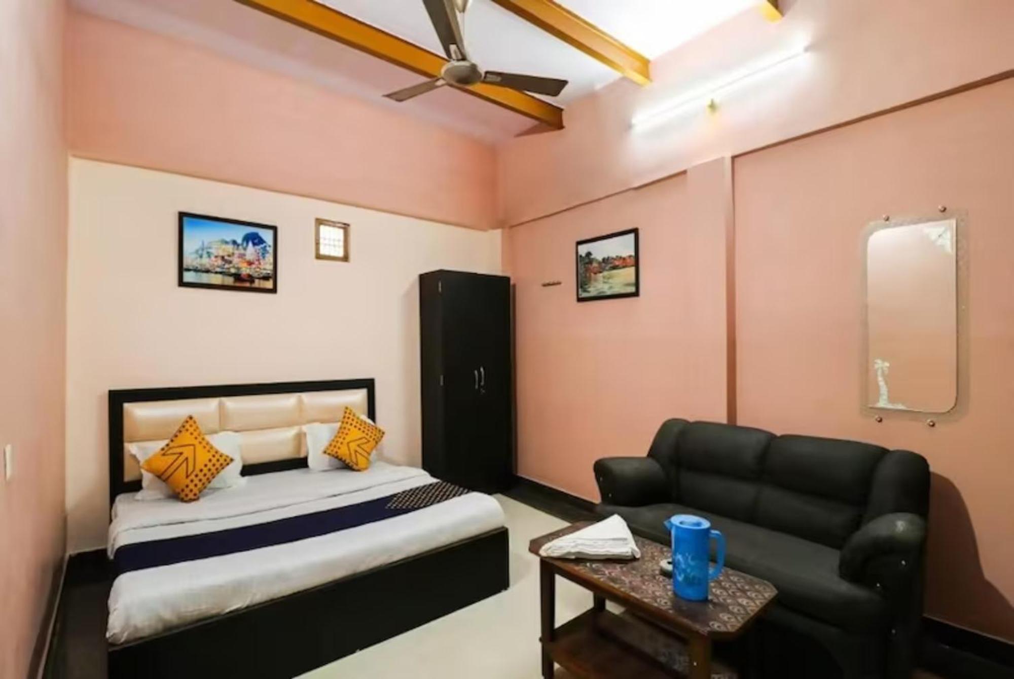 Hotel Grg H R Near Dashashwamedh Ghat