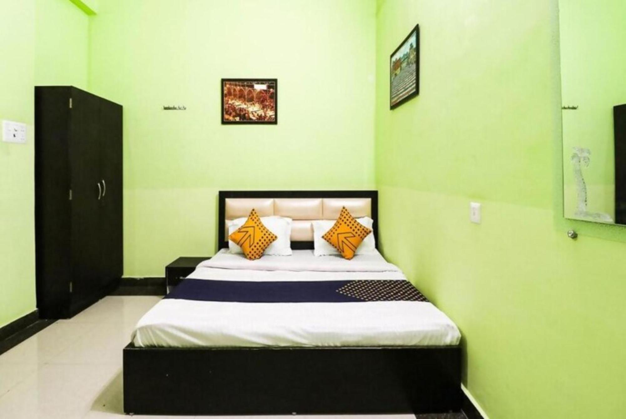 Hotel Grg H R Near Dashashwamedh Ghat 3*